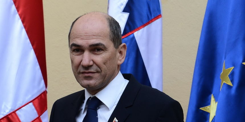 Mokrice, 110313.
Dvorac Mokrice.
Predsjednik Vlade Republike Hrvatske Zoran Milanovic se sastao s predsjednikom Vlade Republike Slovenije Janezom Jansom, u dvorcu Mokrice u Republici Sloveniji. Premijeri ce potpisati Memorandum o suglasnosti o pitanjima L Mokrice, 110313.
Dvorac Mokrice.
Predsjednik Vlade Republike Hrvatske Zoran Milanovic se sastao s predsjednikom Vlade Republike Slovenije Janezom Jansom, u dvorcu Mokrice u Republici Sloveniji. Premijeri ce potpisati Memorandum o suglasnosti o pitanjima L