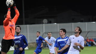 Zadar, 210911. 
Stadion Stanovi.
Nogometna utakmica Kupa Hrvatske, Zadar – Karlovac.
Na fotografiji: golman Tomo Gluic.
Foto: Andrija Lucic / CROPIX