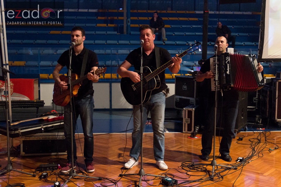 Humanitarno gledanje utakmice Zadar-Cibona u Jazinama Humanitarno gledanje utakmice Zadar-Cibona u Jazinama