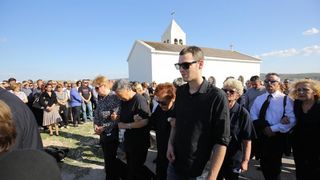 Mirko Miočić ispraćen na posljednji počinak na mjesnom groblju u Rtini Mirko Miočić ispraćen na posljednji počinak na mjesnom groblju u Rtini