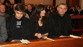 Koncertom bratovštine Presvetog oltarskog sakramenta župe Marijina Uznesenja iz Jelse na otoku Hvaru, obilježene su pjesme Velikog tjedna i procesija Za Križen, Foto: Dino Stanin/PIXSELL