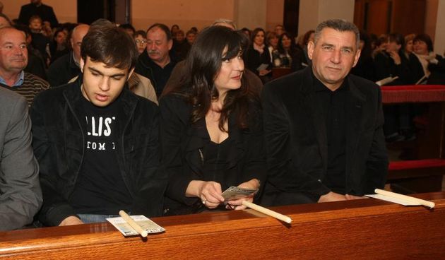 Koncertom bratovštine Presvetog oltarskog sakramenta župe Marijina Uznesenja iz Jelse na otoku Hvaru, obilježene su pjesme Velikog tjedna i procesija Za Križen, Foto: Dino Stanin/PIXSELL