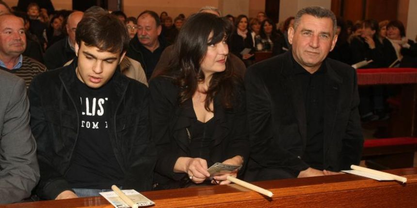 Koncertom bratovštine Presvetog oltarskog sakramenta župe Marijina Uznesenja iz Jelse na otoku Hvaru, obilježene su pjesme Velikog tjedna i procesija Za Križen, Foto: Dino Stanin/PIXSELL Koncertom bratovštine Presvetog oltarskog sakramenta župe Marijina Uznesenja iz Jelse na otoku Hvaru, obilježene su pjesme Velikog tjedna i procesija Za Križen, Foto: Dino Stanin/PIXSELL