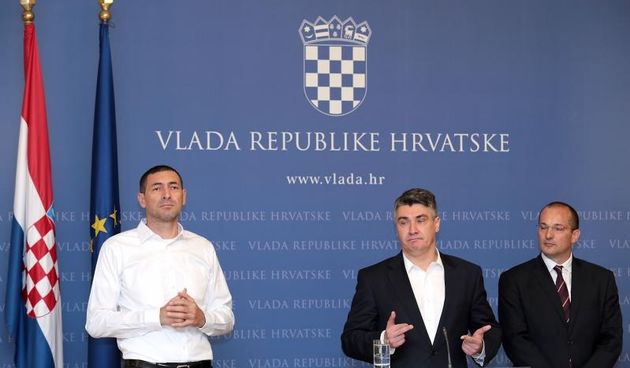 Predsjednik Vlade RH Zoran Milanovic odrzao je u Banskim dvorima izvanrednu konferenciju za medije na kojoj je govorio o stanju u zemlji i eskalaciji izbjeglicke krize. Izbjeglicama je porucio da mogu proci hrvatskom i da idu dalje. Photo: Patrik Macek/PI