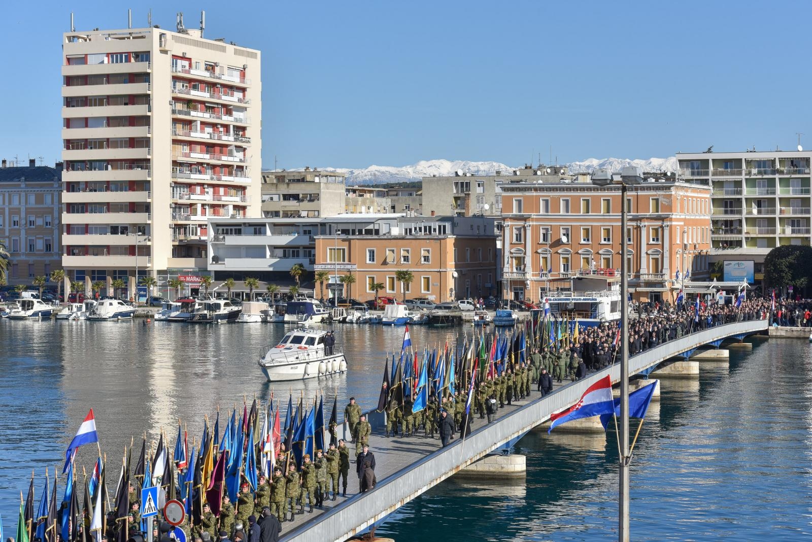 Mimohod ratnih postrojbi u Zadru