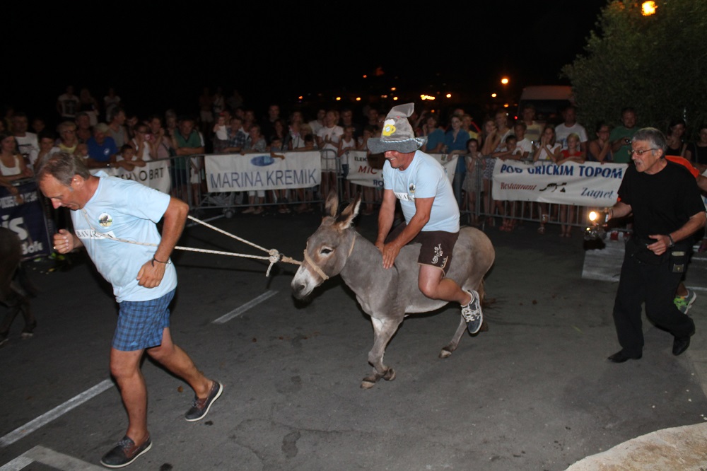 10. međunarodna trka tovarov Tisno 2015
