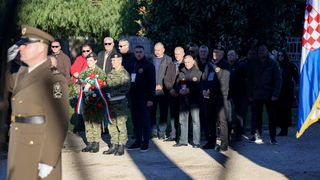 Na Gradskom groblju položeni vijenci povodom obilježavanja 33. obljetnice 72. bojne Vojne policije Na Gradskom groblju položeni vijenci povodom obilježavanja 33. obljetnice 72. bojne Vojne policije