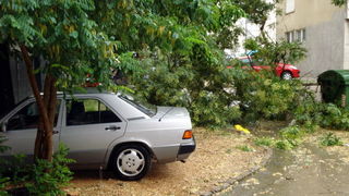 18.7.2009. Posljedice nevremena u ul. F. Tudjmana i B.J.Jelacica u Zadru 18.7.2009. Posljedice nevremena u ul. F. Tudjmana i B.J.Jelacica u Zadru