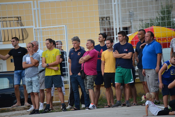 U povodu blagdana Kraljice Mira u Stanovima odigrana utakimica između veterana KK Zadar i Stanova, Foto: Iva Perinčić U povodu blagdana Kraljice Mira u Stanovima odigrana utakimica između veterana KK Zadar i Stanova, Foto: Iva Perinčić