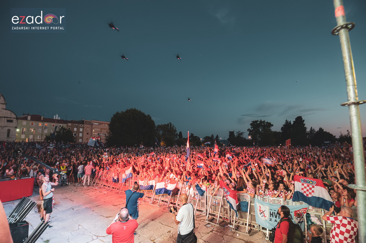 Zadar priredio čudesan doček svojim Vatrenim herojima (1)