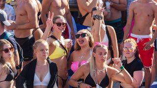 Dnevni party u klubu Papaya na plaži Zrće