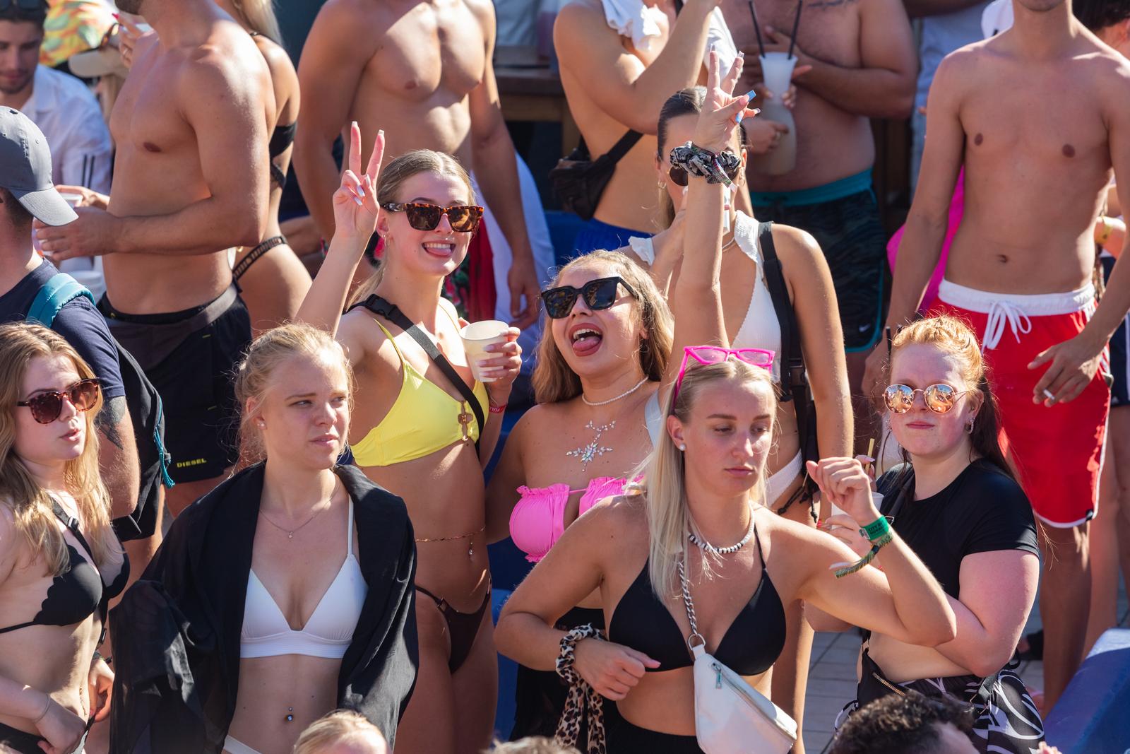 Dnevni party u klubu Papaya na plaži Zrće