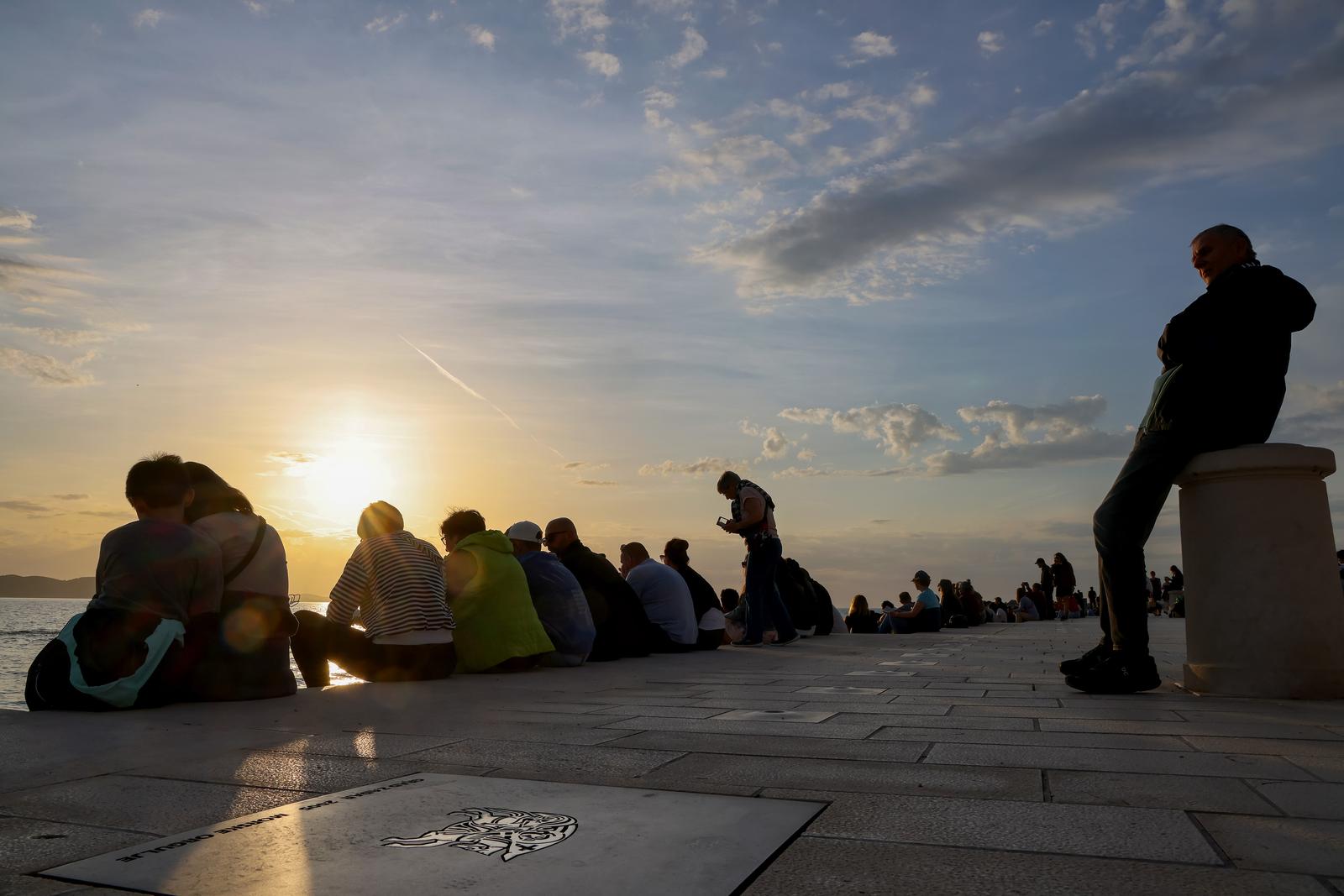 Zadar: Turisti uživaju u zalasku sunca