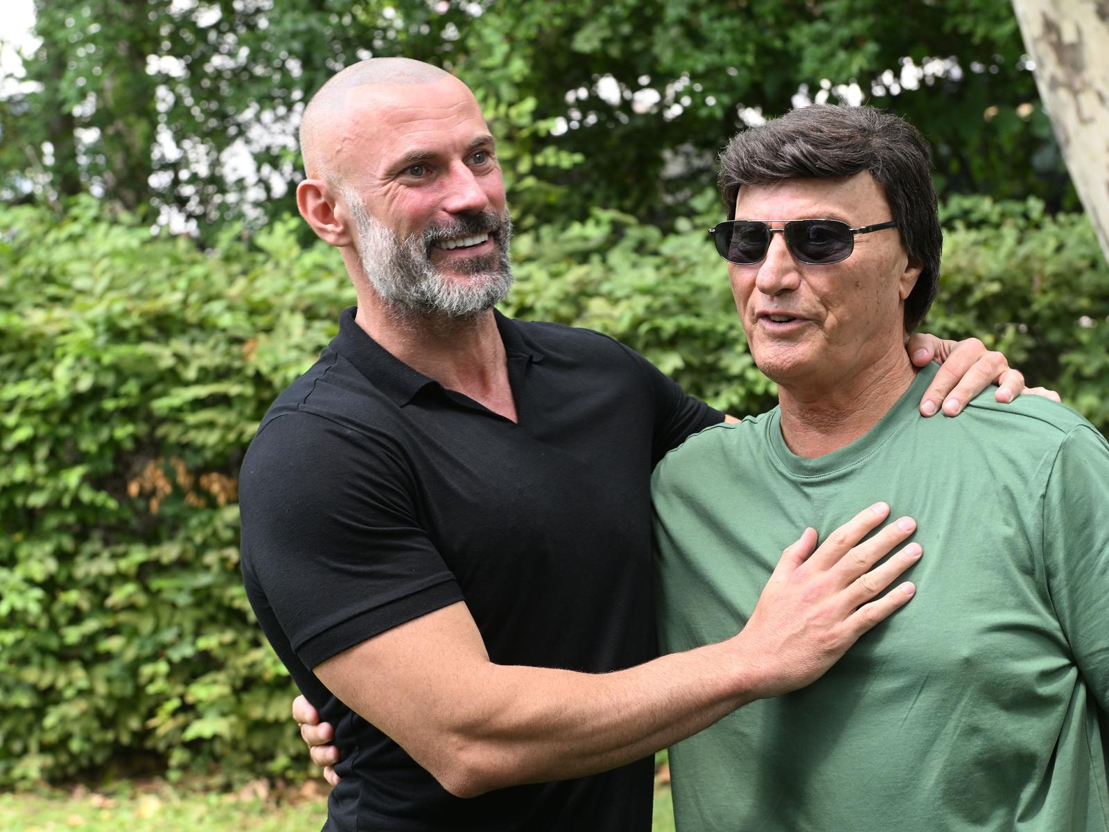 U Croatia Records-u odrzana je promocija novog albuma pjevaca Duska Lokina. U Croatia Records-u odrzana je promocija novog albuma pjevaca Duska Lokina.