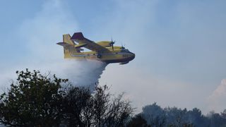 Zračne i kopnene snage gase požar kod Kožina Zračne i kopnene snage gase požar kod Kožina
