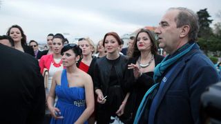 04.04.2014., Zadar – Australac Jason Grdovich zaprosio je svoju djevojku na Morskim Orguljama nakon devet godina veze, a cinu su svjedocili popularni pjevac Mladen Grdovic, gradonacelnik Bozidar Kalmeta, predsjednik zadarske TZ Zvonko Supe te mnogi medi