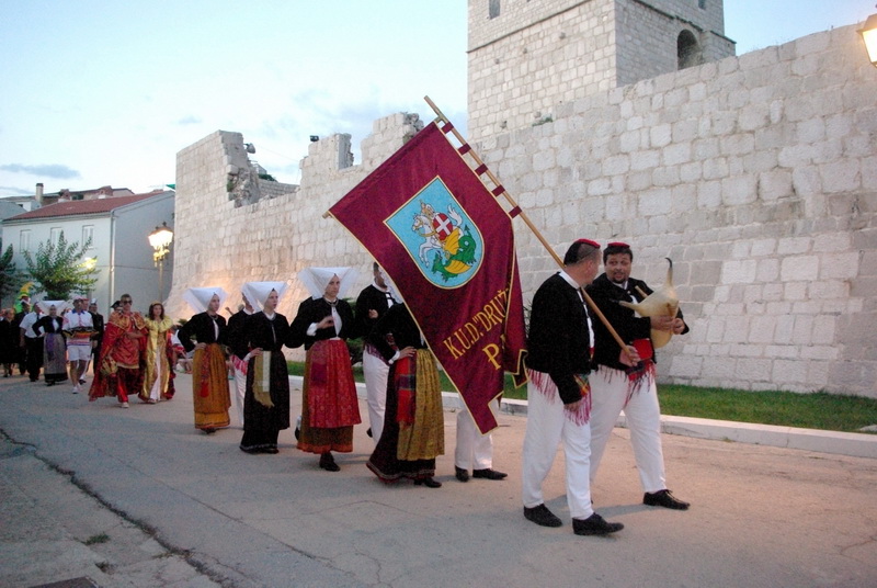 Paški ljetni karneval 2014. Paški ljetni karneval 2014.