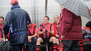 Zadar, 281110.
Povodom proslave 100 godina NK. Arbanasi, odigrana je nogometna utakmica izmedju veterana Nk. Arbanasi i veterana NK. Hajduk.
Na fotografiji: za Arbanase je igrao ministar Bozidar Kalmeta i postigao je gol.
Foto: Andrija Lucic / CROPIX Zadar, 281110.
Povodom proslave 100 godina NK. Arbanasi, odigrana je nogometna utakmica izmedju veterana Nk. Arbanasi i veterana NK. Hajduk.
Na fotografiji: za Arbanase je igrao ministar Bozidar Kalmeta i postigao je gol.
Foto: Andrija Lucic / CROPIX