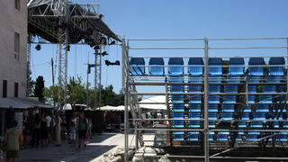 Pozornica i tribine za koncert Josea Carrerasa