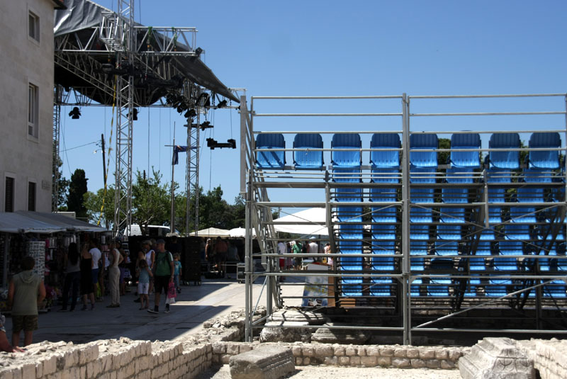 Pozornica i tribine za koncert Josea Carrerasa