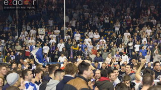 Humanitarno gledanje utakmice Zadar-Cibona (85-84) u Jazinama Humanitarno gledanje utakmice Zadar-Cibona (85-84) u Jazinama