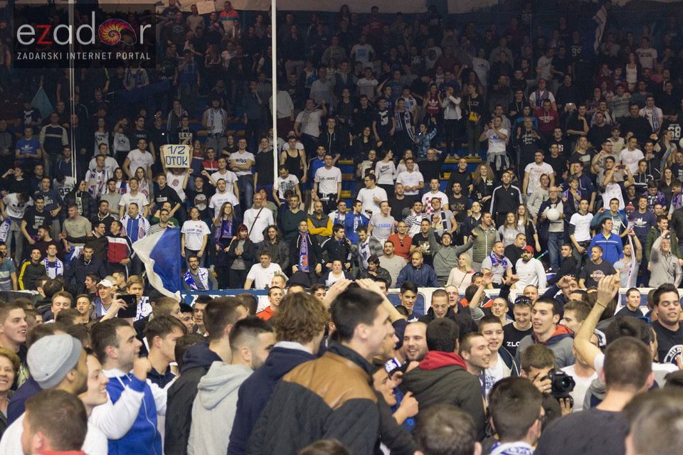 Humanitarno gledanje utakmice Zadar-Cibona (85-84) u Jazinama Humanitarno gledanje utakmice Zadar-Cibona (85-84) u Jazinama