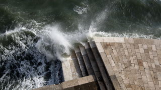 Zadar, 111112.
Jako jugo od ranih jutarnjih sati puse na zadarskom podrucju, temperatura zraka je ugodnih 20 stupnjeva. Detalj sa zadarske rive.
Foto: Jure Miskovic / CROPIX Zadar, 111112.
Jako jugo od ranih jutarnjih sati puse na zadarskom podrucju, temperatura zraka je ugodnih 20 stupnjeva. Detalj sa zadarske rive.
Foto: Jure Miskovic / CROPIX