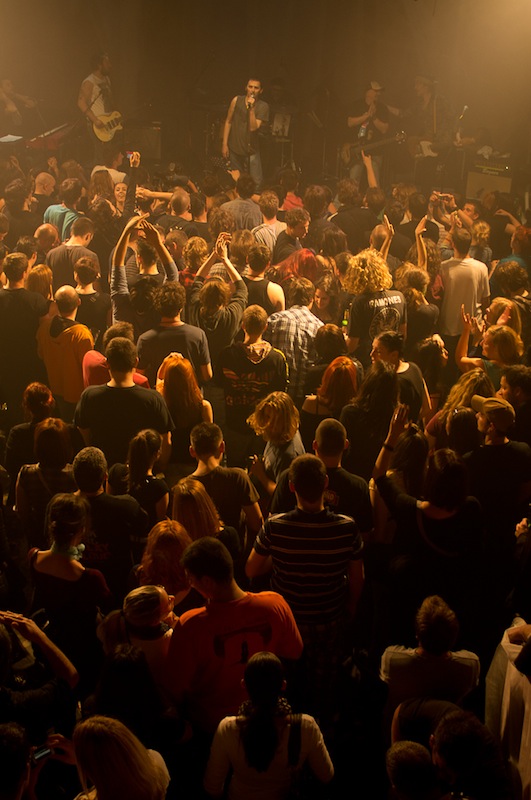 Nakon Porina, Goran Bare i Majke održali su slavljenički koncert u prepunoj Stereo dvorani u Rijeci.