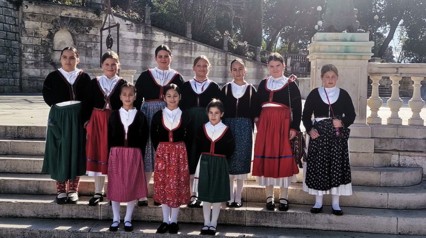 Dječja skupina KUD Luzarica iz Pridrage Dječja skupina KUD Luzarica iz Pridrage