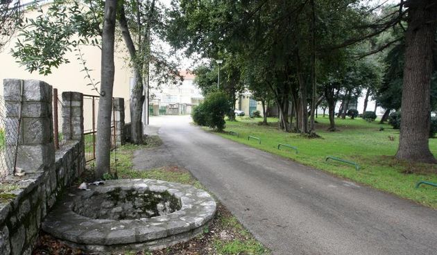 05.03.2014., Zadar – Utapanjem u plitkom nezasticenom bunaru u Dinarskoj ulici jucer je zivot izgubila jedna zena. Bunar se nalazi u neposrednoj blizini vrtica i Doma za stare i nemocne. Photo: Dino Stanin/PIXSELL