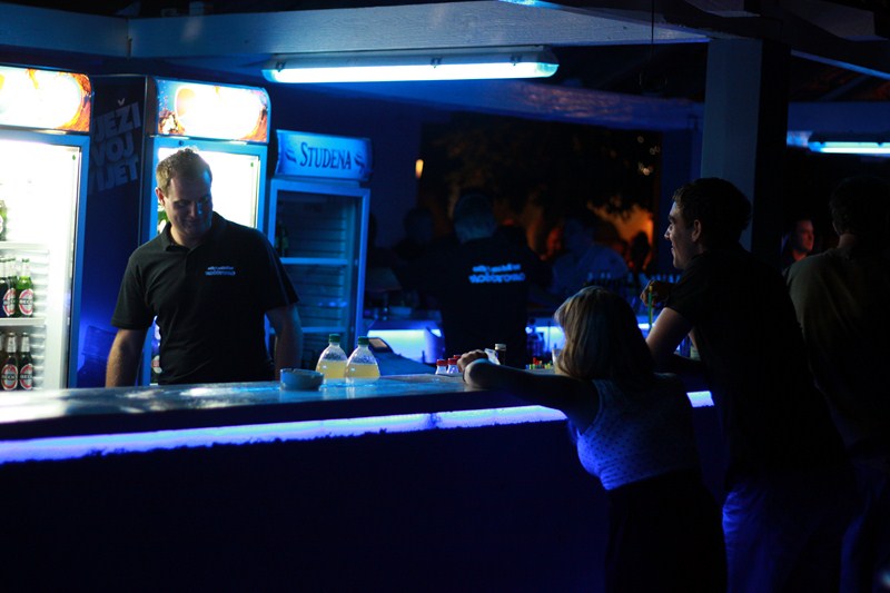 Vir: Otvorenje Coctail bara Noštromo, Foto: Lucija Juravić Vir: Otvorenje Coctail bara Noštromo, Foto: Lucija Juravić