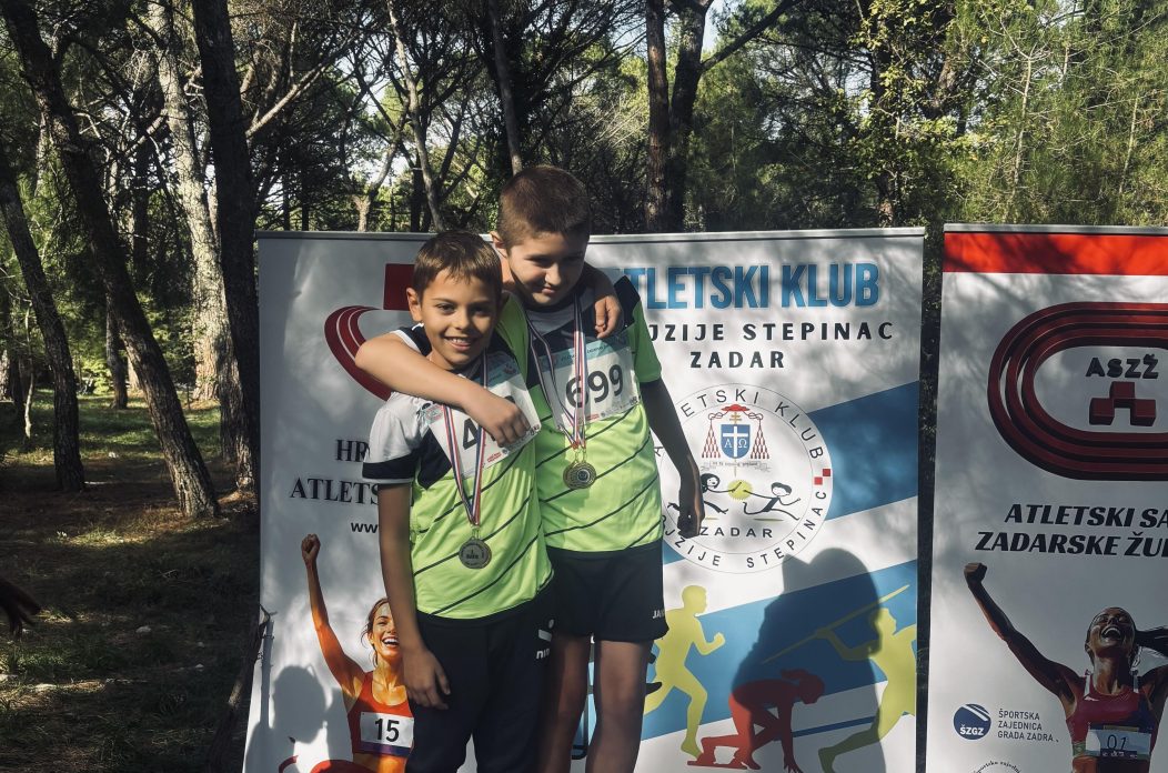 KROS Biograd je dobio prvaka Dalmacije, mladi atletičari ‘pobrali’ u Zadru sedam medalja KROS Biograd je dobio prvaka Dalmacije, mladi atletičari ‘pobrali’ u Zadru sedam medalja
