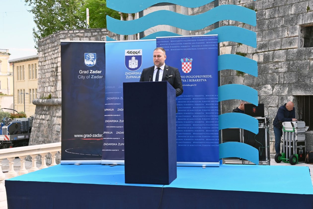 Ministarstvo poljoprivrede, šumarstva i ribarstva RH zajedno sa Zadarskom županijom i Gradom Zadrom danas u Zadru organiziraju manifestaciju “More mogućnosti – pronađi svoj put”, kojom učenike, studente, roditelje i sve zainteresirane žele zaintrigirati za svijet plavih karijera – obrazovanje, zanimanja i mogućnosti u sektoru mora.