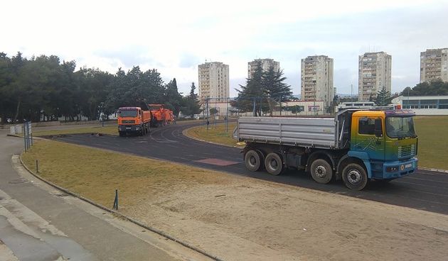 Uklanjanje stare atletske staze