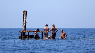 05.08.2013., Dugi Otok – Pored mjesta Veli rat na Dugom Otoku brod koji je prije vise godina nasukan, polako izgriza more, ali dok je jos uvijek tu prava je turisticka atrakcija gdje turisti rone i istrazuju njegovu potopljenu unutrasnjost. Photo: Filip 05.08.2013., Dugi Otok – Pored mjesta Veli rat na Dugom Otoku brod koji je prije vise godina nasukan, polako izgriza more, ali dok je jos uvijek tu prava je turisticka atrakcija gdje turisti rone i istrazuju njegovu potopljenu unutrasnjost. Photo: Filip