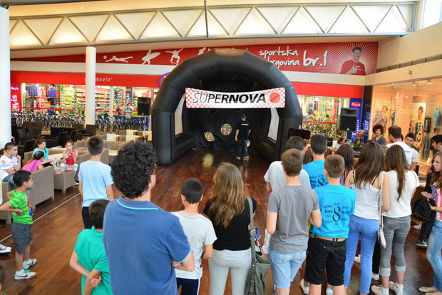 Supernova: Nogometno ludilo i izvlačenje dobitnika automobila Audi A1 Supernova: Nogometno ludilo i izvlačenje dobitnika automobila Audi A1
