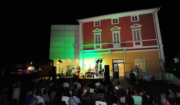 Zadar, 29.07.2015. snimio: Nenad Marčev, Zadar Jazz & Blues, NEAL BLACK & THE HEALERS, (USA), Neal Black, gitara, vokal, John Latrell, klavijature, Kris Jefferson, bas, David Bowler, udaraljke, Muzej antičkog stakla, Zadar,