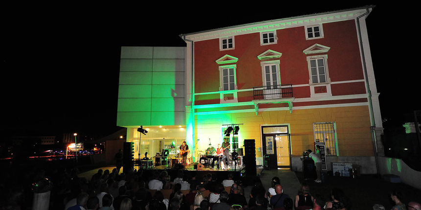 Zadar, 29.07.2015. snimio: Nenad Marčev, Zadar Jazz & Blues, NEAL BLACK & THE HEALERS, (USA), Neal Black, gitara, vokal, John Latrell, klavijature, Kris Jefferson, bas, David Bowler, udaraljke, Muzej antičkog stakla, Zadar,