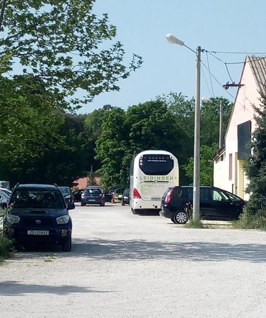 Svakodnevne situacije zadarskom na poluotoku: prometne nevolje zbog lošeg rješenja ukrcajno/iskrcajnih mjesta za turističke autobuse