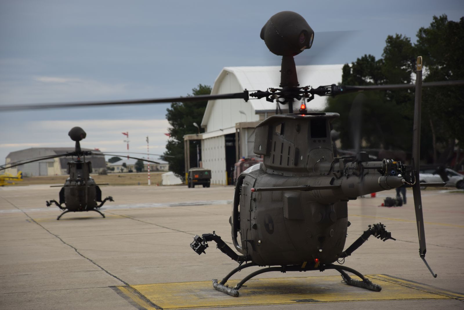 Letačka obuka nove skupine pilota na Kiowama