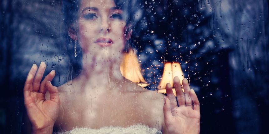 Žena koja pati, patnja, slomljeno srce Žena koja pati, patnja, slomljeno srce