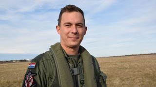 U Zemuniku izvedeni prvi samostalni letovi učenika na helikopterima “Bell-206B” U Zemuniku izvedeni prvi samostalni letovi učenika na helikopterima “Bell-206B”