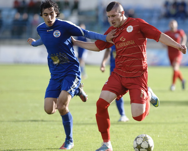 Zadar, 260513.
Stadion Stanovi.
Utakmica MAXtv 1. HNL izmedju Zadra i Splita.
Na fotografiji: Ante Rebic i Luka Begonja.
Foto: Tom Dubravec / CROPIX