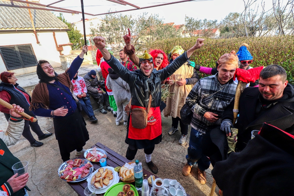 Sinoć su paljenjem Karnevala okončane tradicijske virske maškare