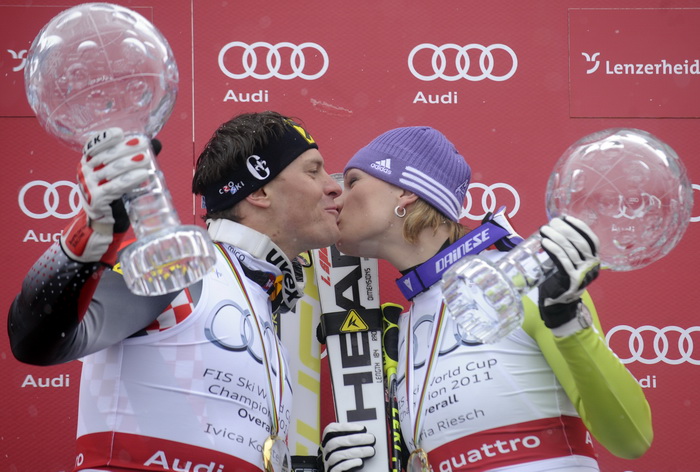 Lenzerheide, 190311.
Zavrsnica Svjetskog skijaskog kupa u skijanju u svicarskom mjestu Lenzerheide, Ivica Kostelic kao najbolji skijas u ukupnom poretku osvajac velikog kristalnog globusa. 
Na slici: sa Mariom Riesch njemackom skijasicom pobjednicom ukupn