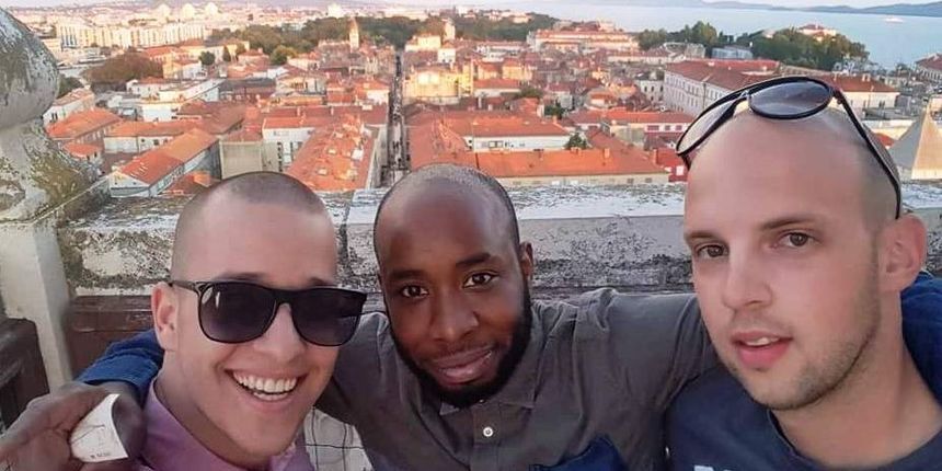 Zadarski taksisti pokazali veliko srce i spasili opljačkanog britanskog turista Zadarski taksisti pokazali veliko srce i spasili opljačkanog britanskog turista