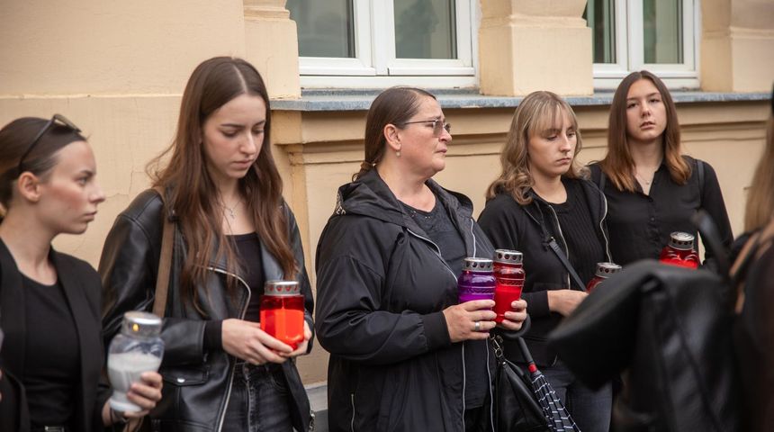 Kolege se opraštaju od pokojne kolegice Osijek Kolege se opraštaju od pokojne kolegice Osijek