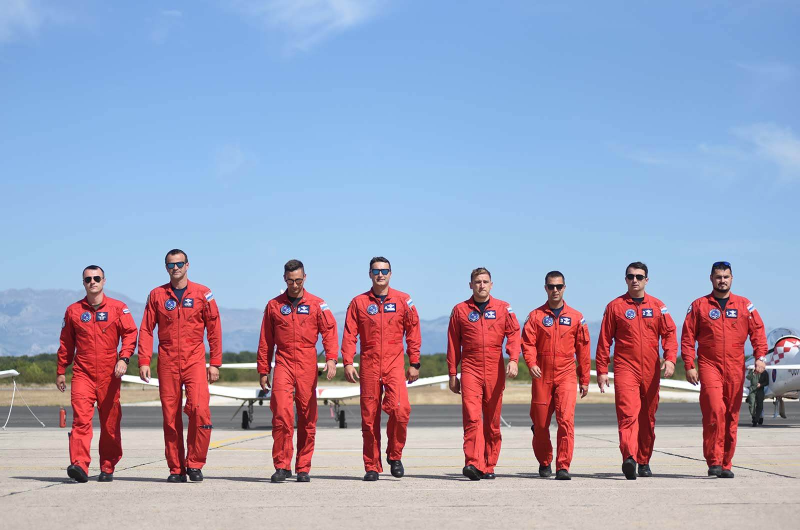 Krstičević poželio Krilima Oluje dobrodošlicu nakon nastupa u Belgiji i čestitao im jubilarni 200. nastup Krstičević poželio Krilima Oluje dobrodošlicu nakon nastupa u Belgiji i čestitao im jubilarni 200. nastup