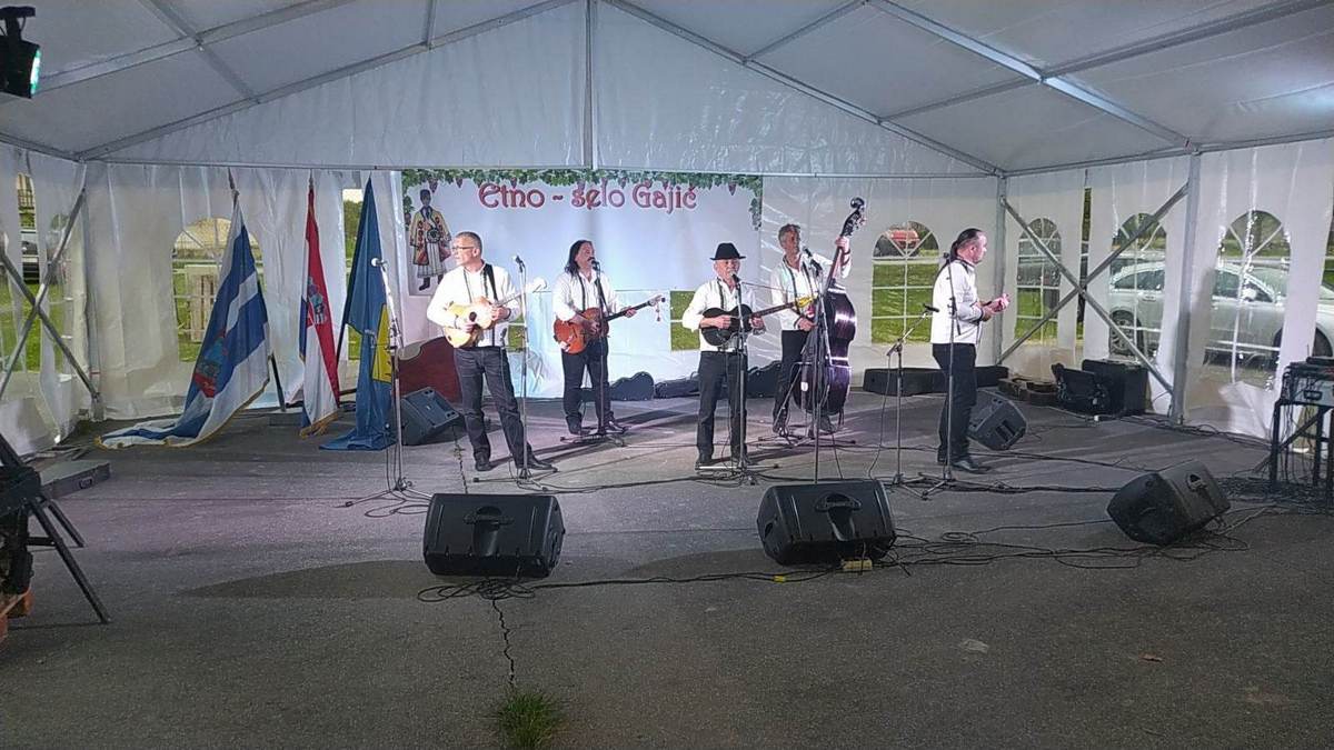 Donacija Vukšićkih bećara novoj crkvi u Baranji