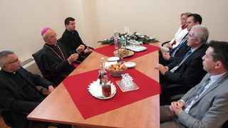 Nadbiskup Puljić primio Kalmetu i Zrilića sa suradnicima Nadbiskup Puljić primio Kalmetu i Zrilića sa suradnicima